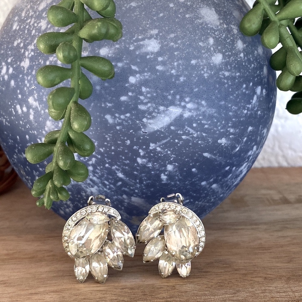 Vintage crystal clip earrings